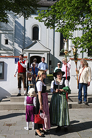 neuer Maibaum 2016 in München Sendling (Foto: Martin Schmitz)